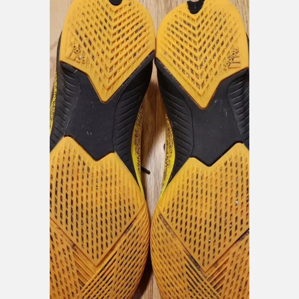 Adidas Men's Cleats Size: 6 Yellow and Black